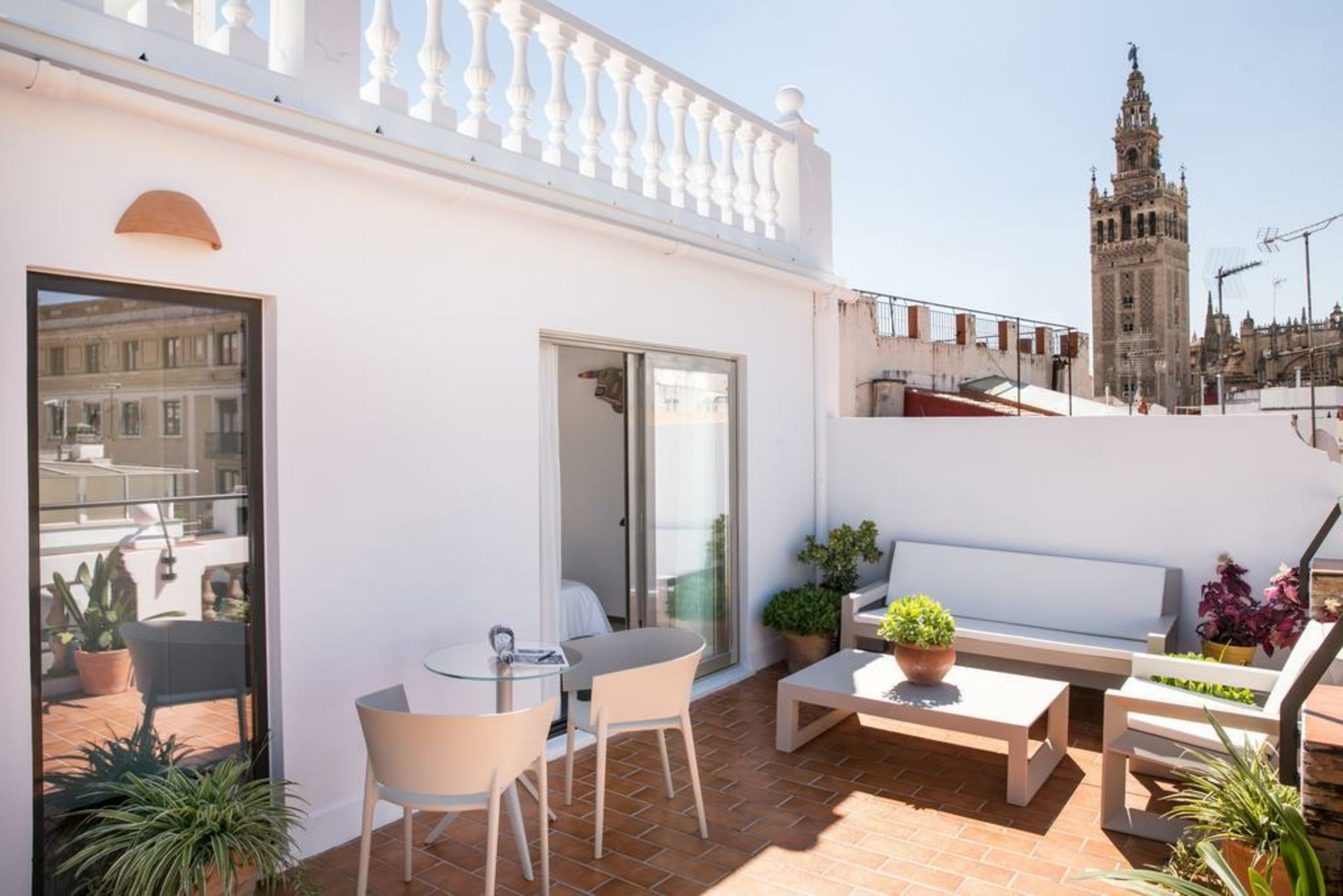 Puerta Catedral Holiday Suites