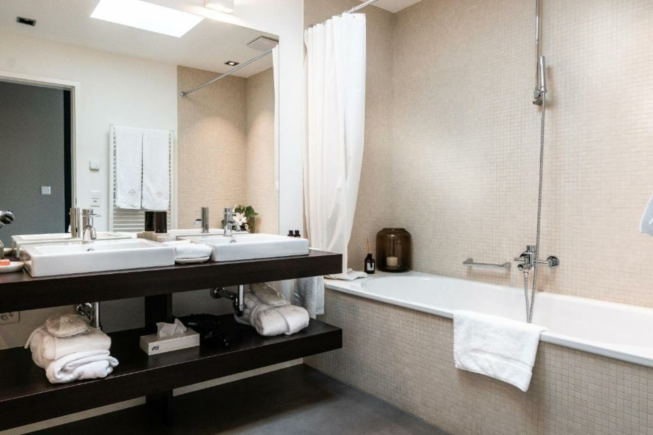 Le Bijou LQ80 Jacuzzi Penthouse