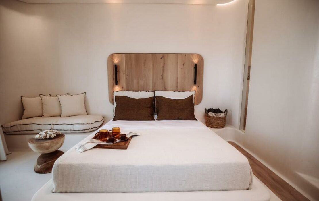 White Pebble Suites