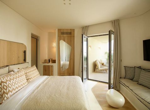 White Pebble Suites