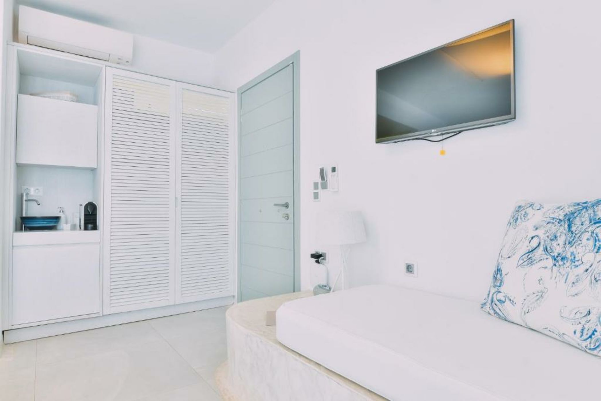 Schinoza Luxury Suites