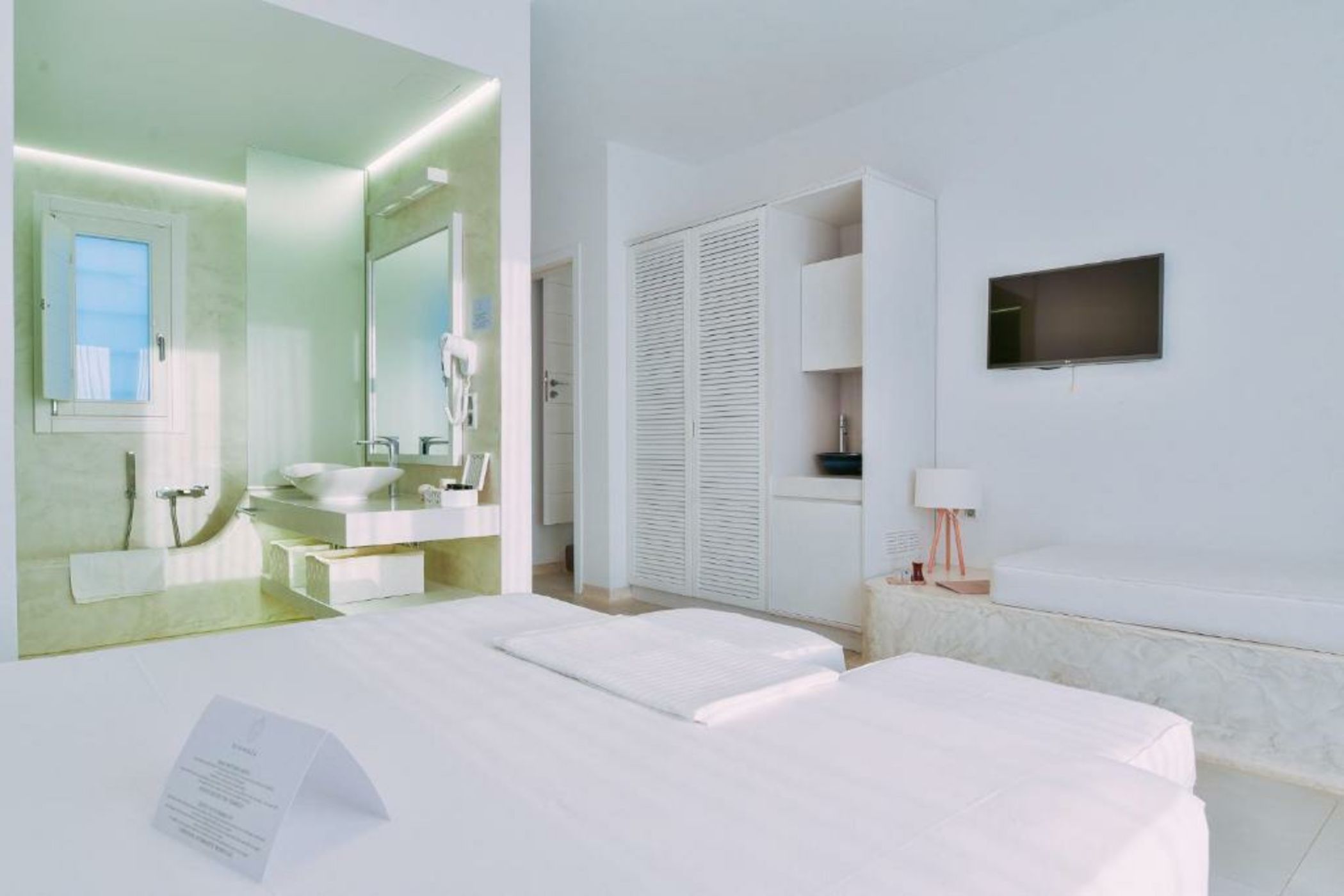 Schinoza Luxury Suites