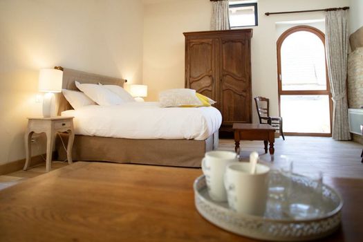 L'Hote Antique