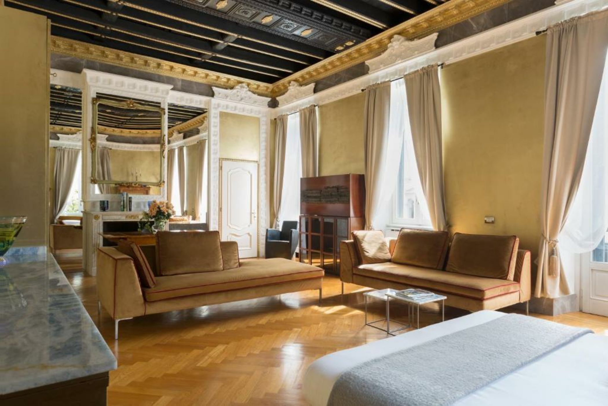 Rivière Luxury Rooms at the Park