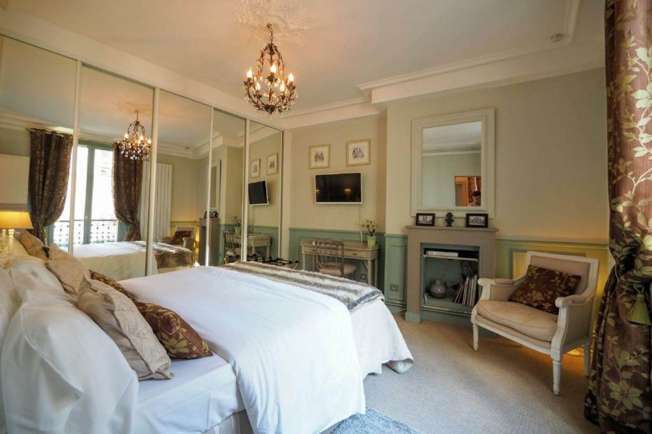 Chambre d hôte : Louvre Elegant Apt Suite