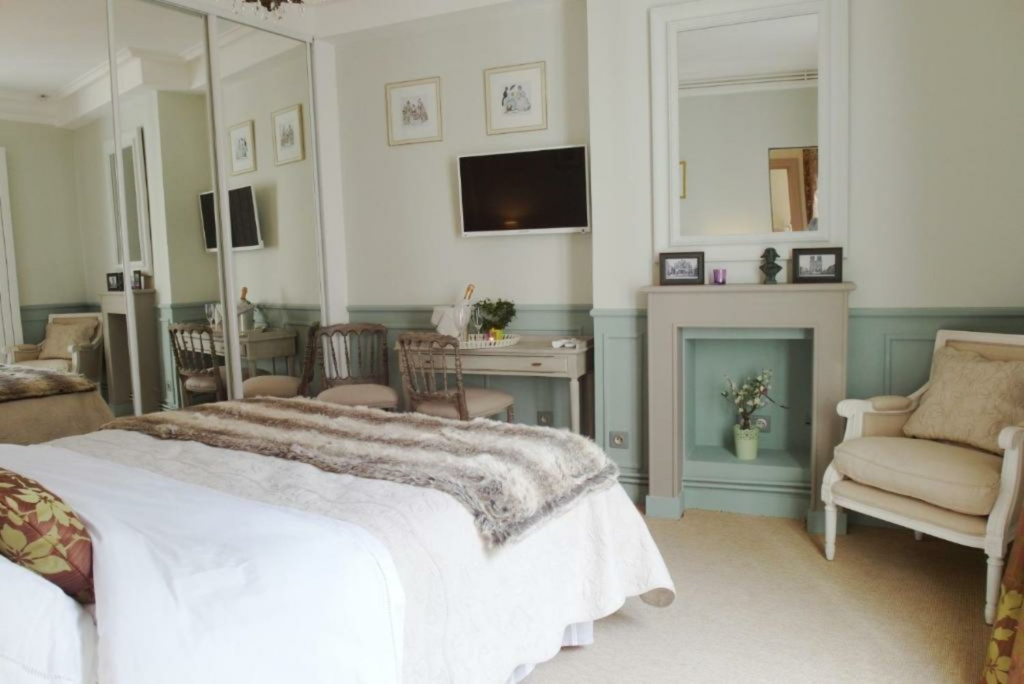 Chambre d hôte : Louvre Elegant Apt Suite