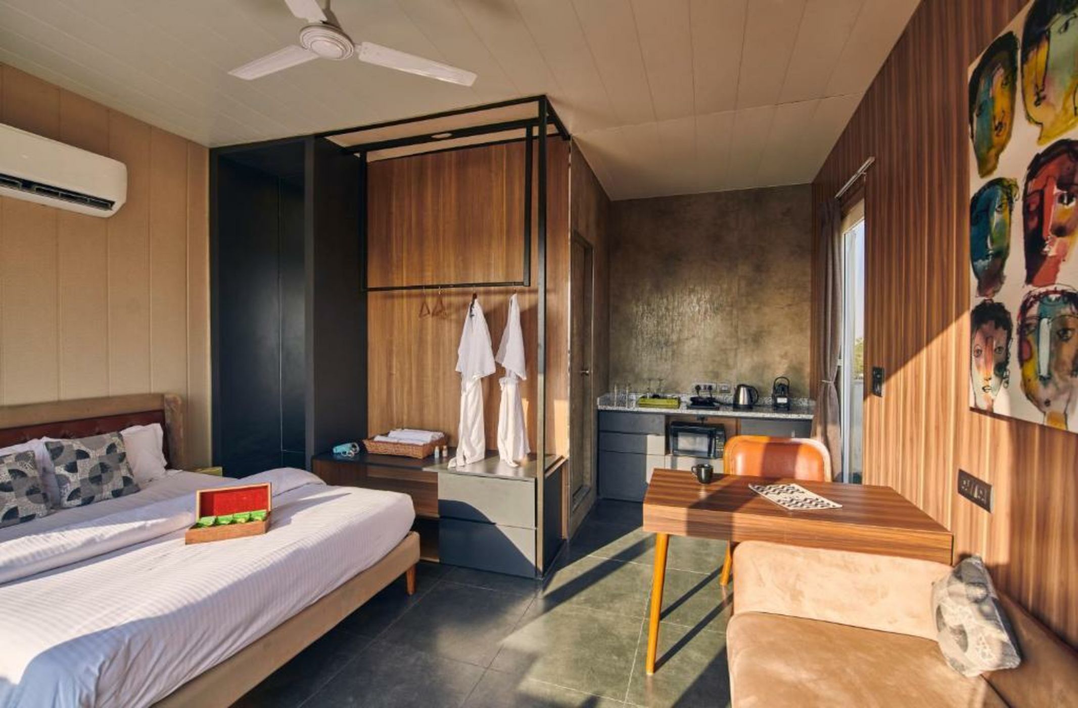 LetsBunk Poshtel-Boutique Hotel