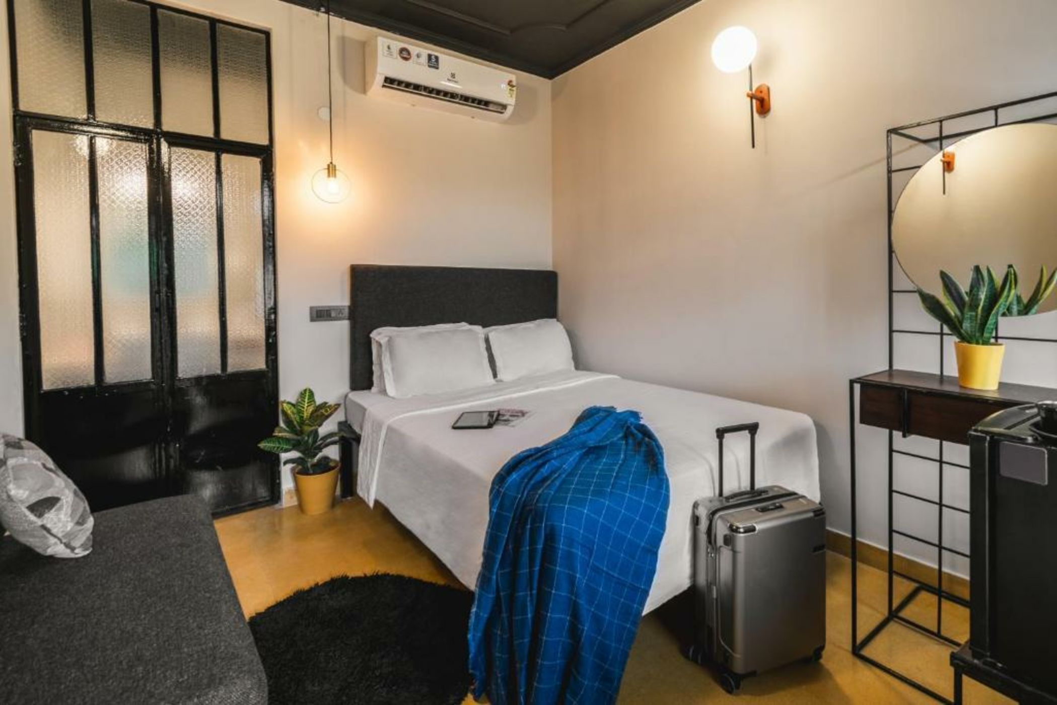 LetsBunk Poshtel-Boutique Hotel