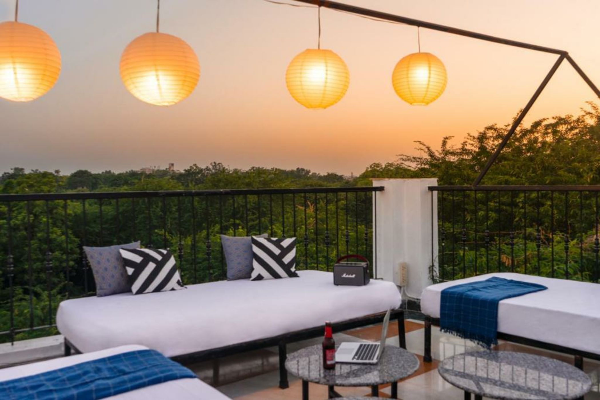 LetsBunk Poshtel-Boutique Hotel