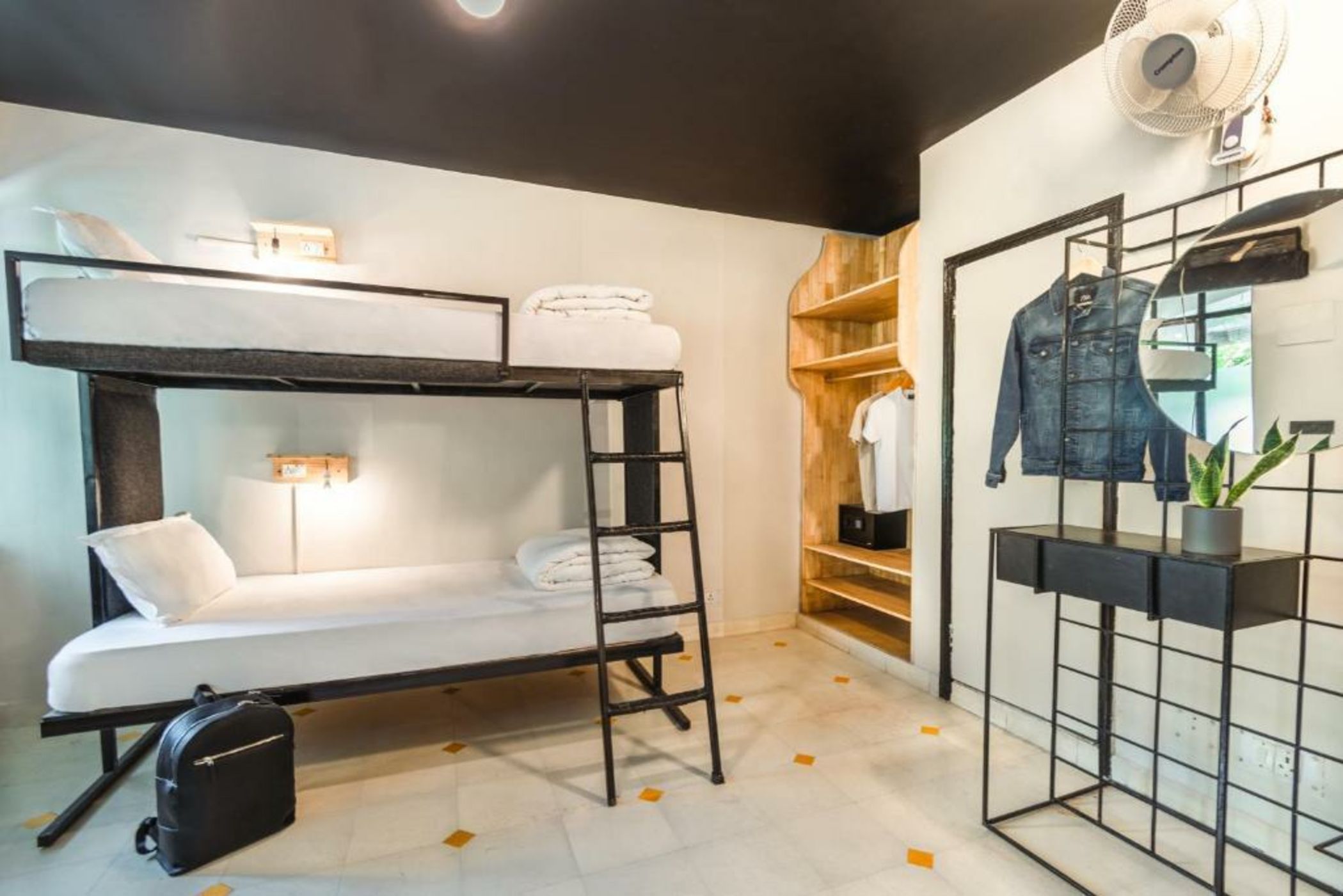 LetsBunk Poshtel-Boutique Hotel