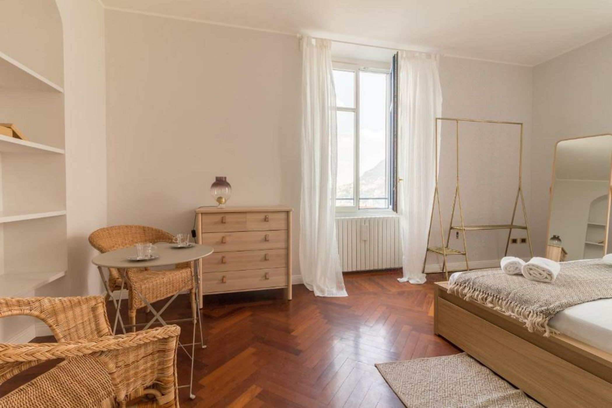 Como Lake Vista - by MyHomeInComo