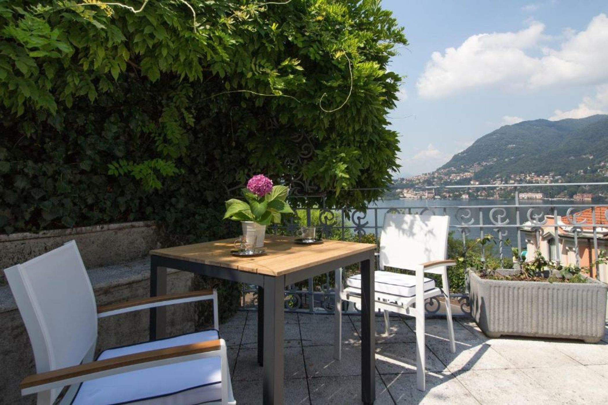 Como Lake Vista - by MyHomeInComo