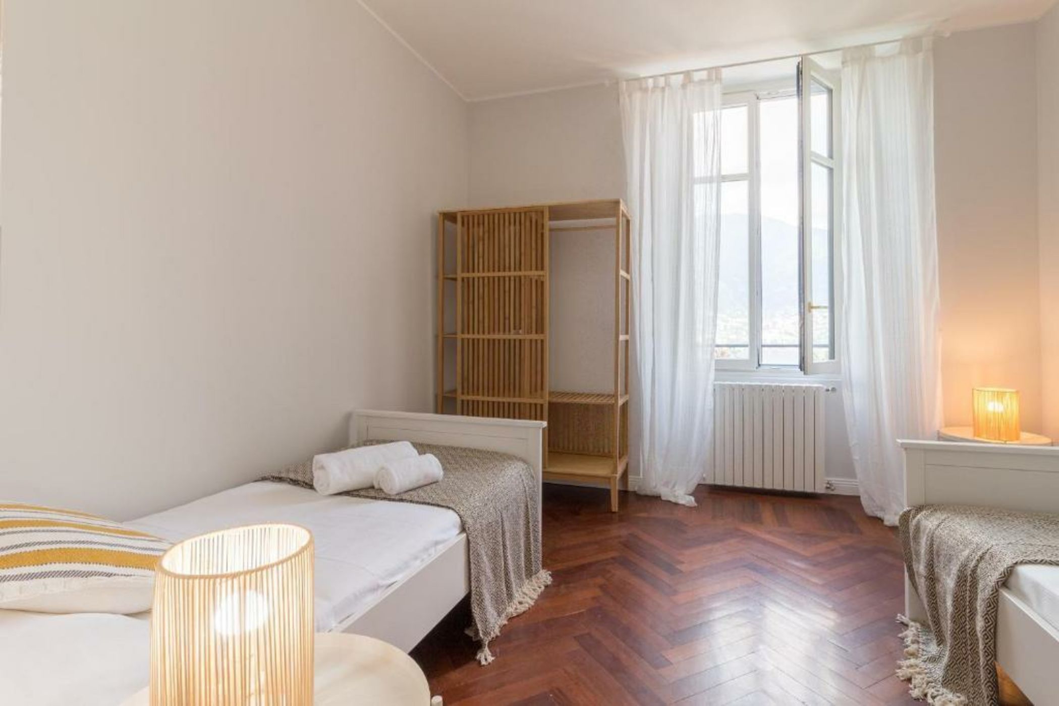 Como Lake Vista - by MyHomeInComo