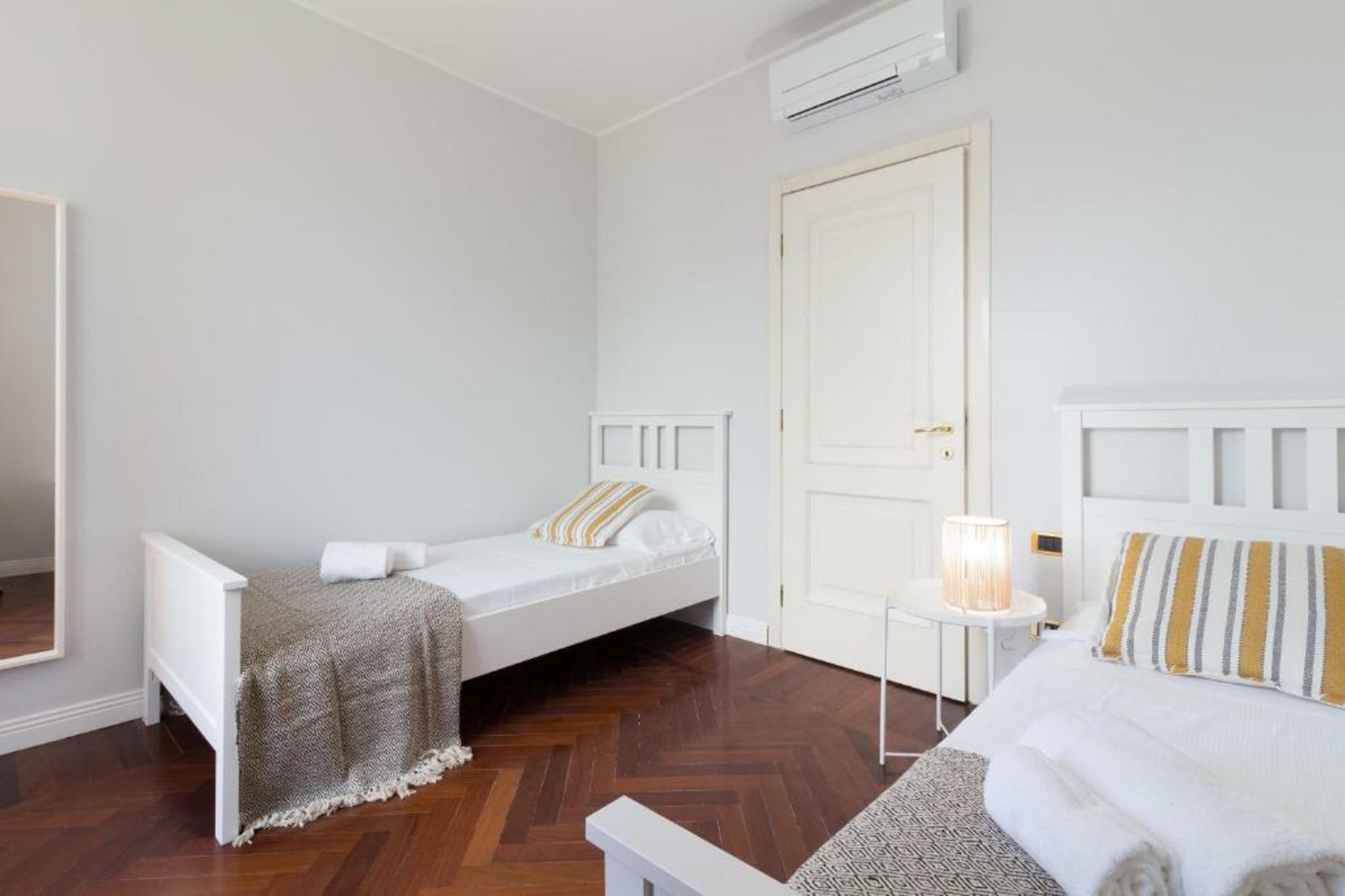 Como Lake Vista - by MyHomeInComo