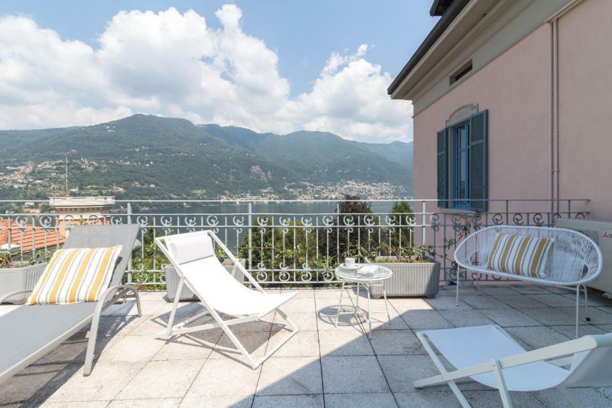 Como Lake Vista - by MyHomeInComo