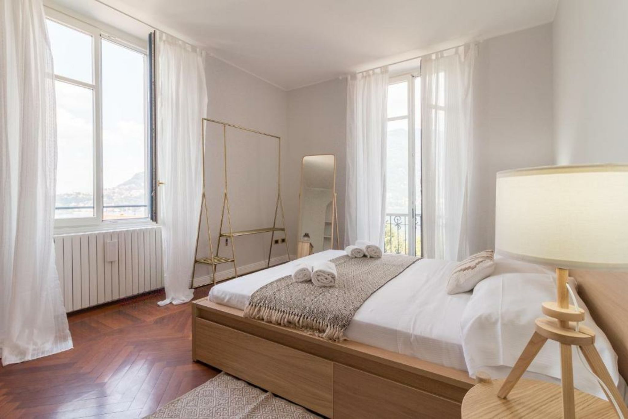 Como Lake Vista - by MyHomeInComo