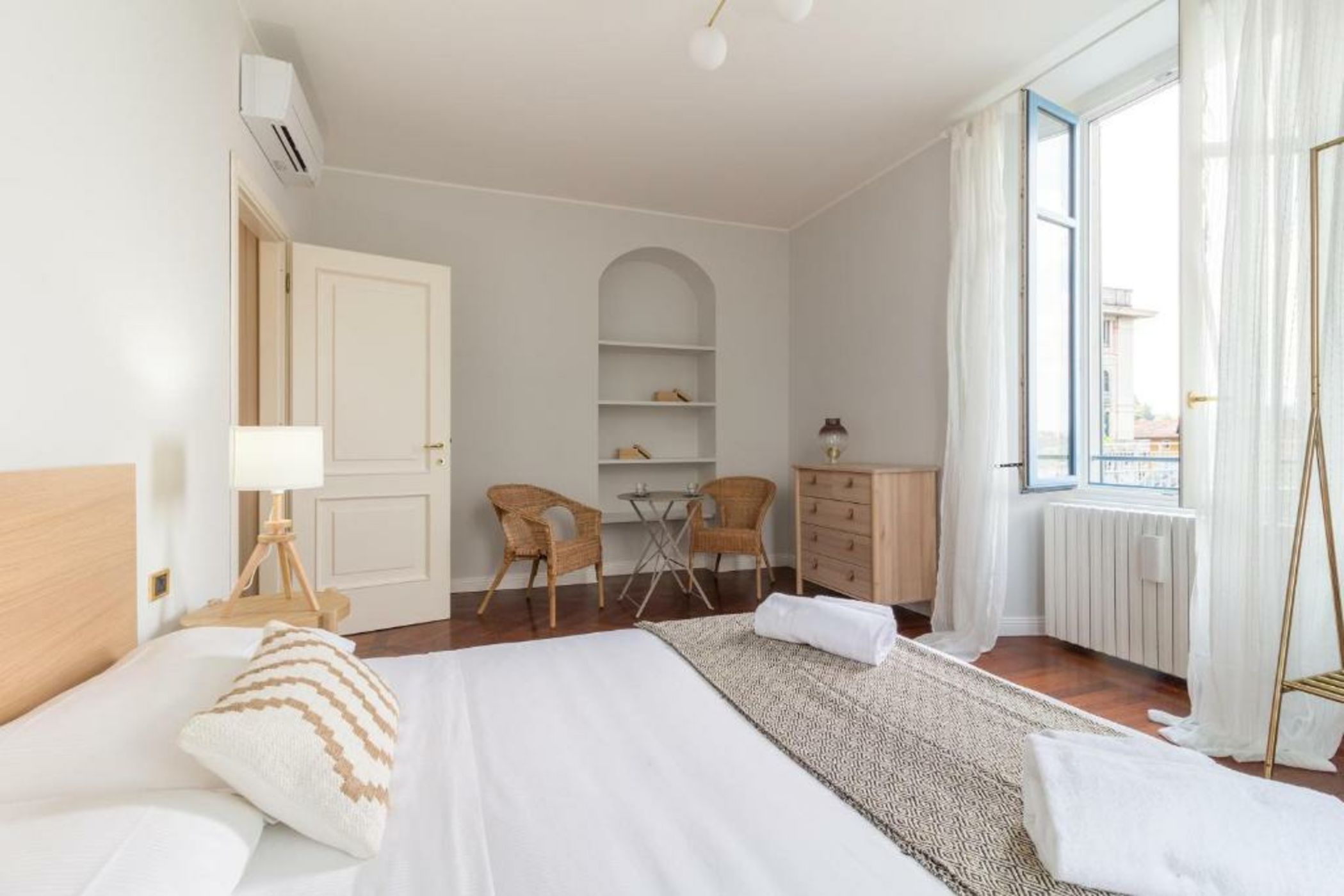 Como Lake Vista - by MyHomeInComo