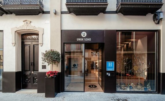 Hotel Unuk