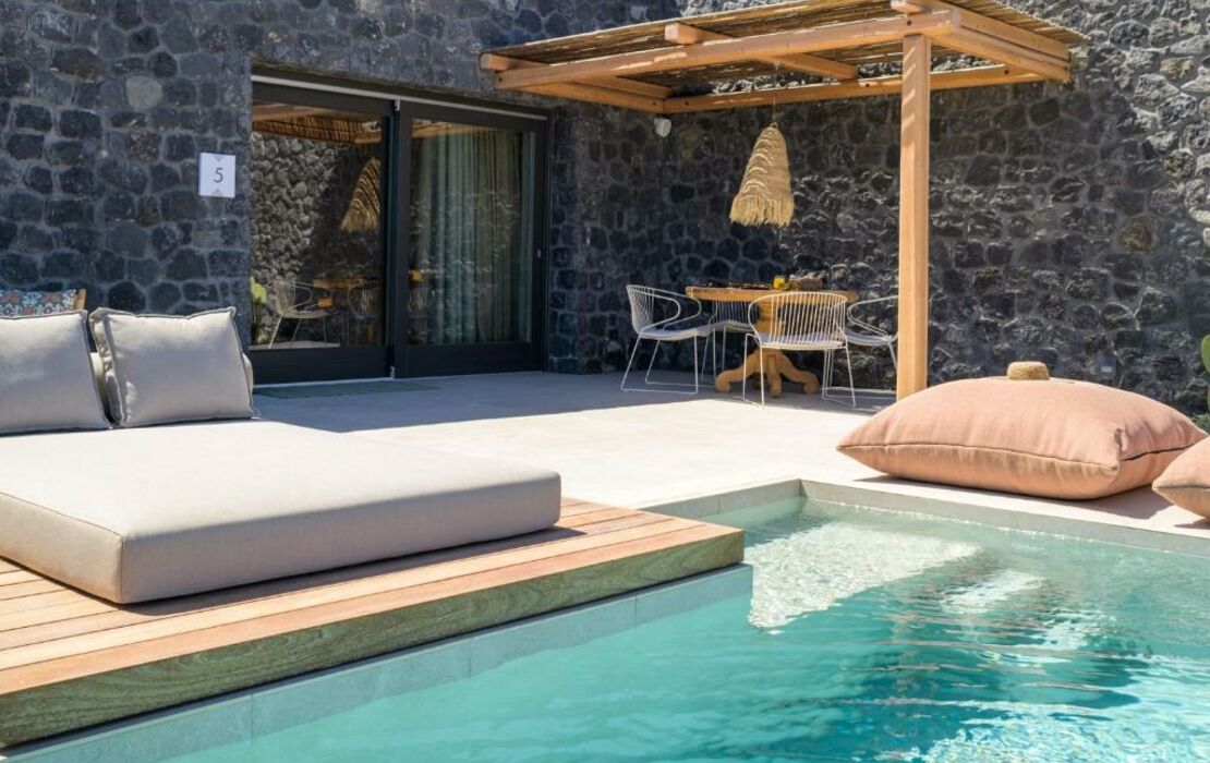 Lithi Luxury Retreat, a Design Boutique Hotel Imerovigli, Greece