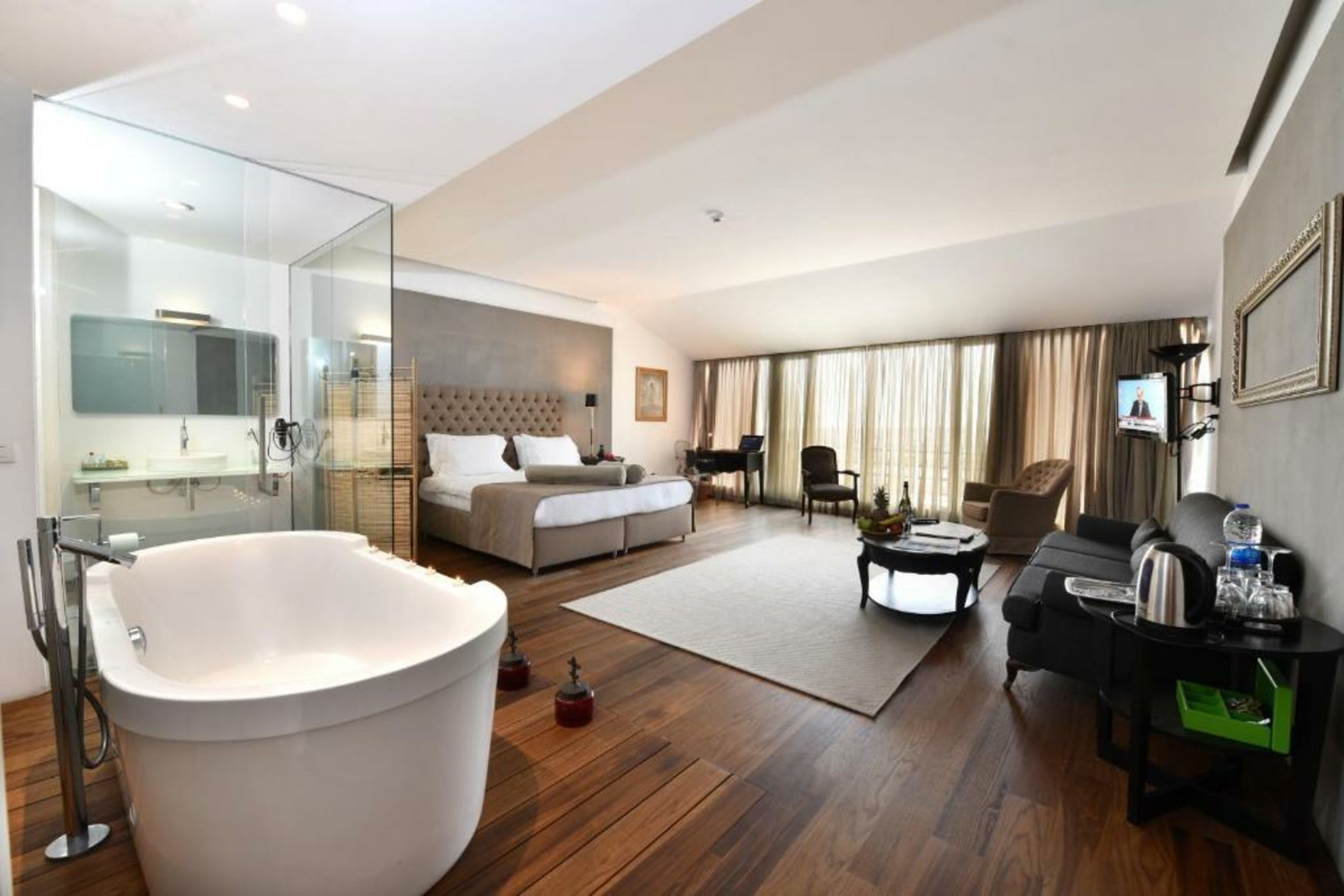 Ansen Hotel and Suites