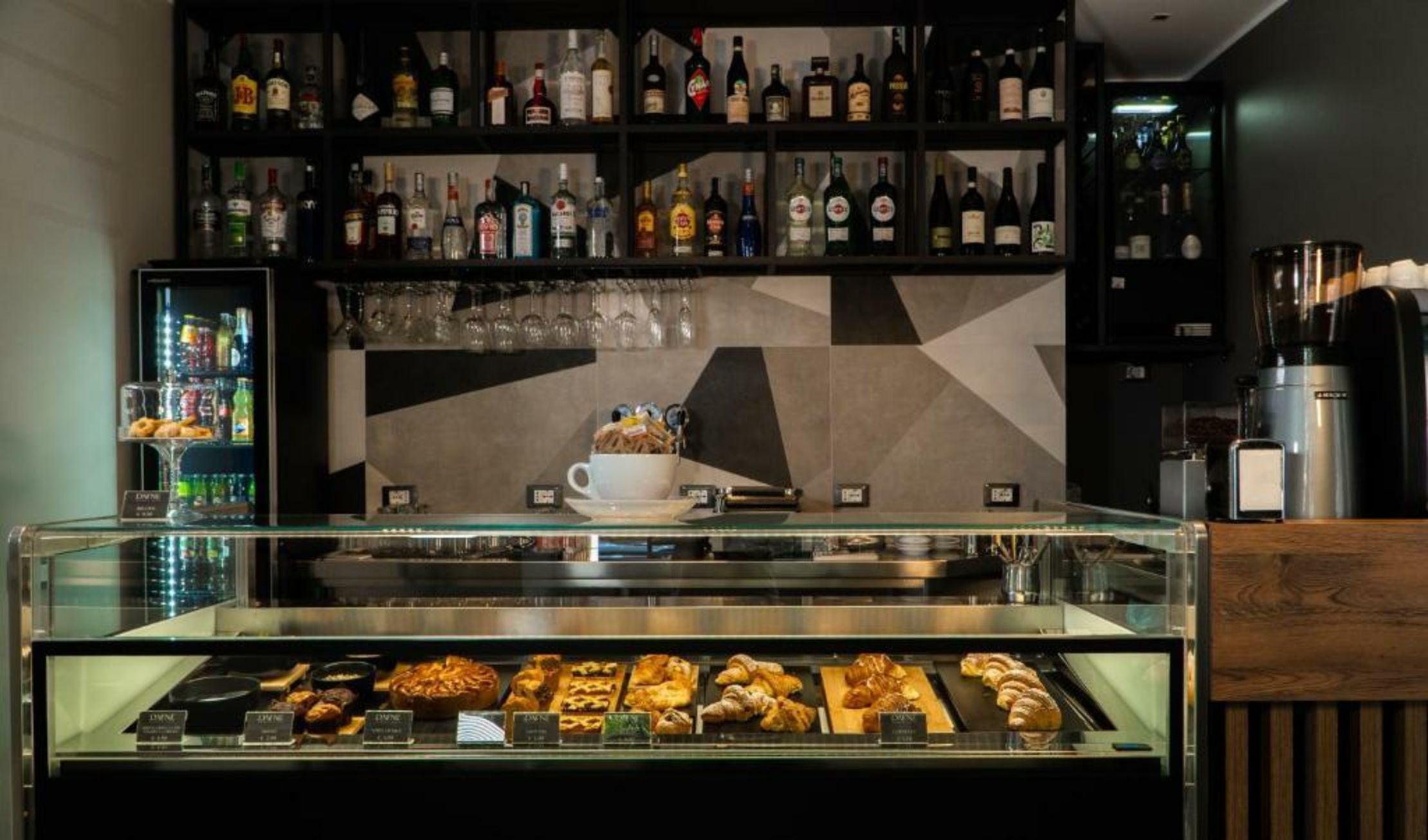 Apollo Boutique Hotel