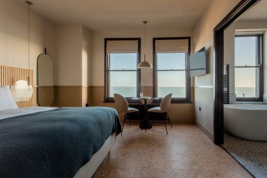 Port Hotel