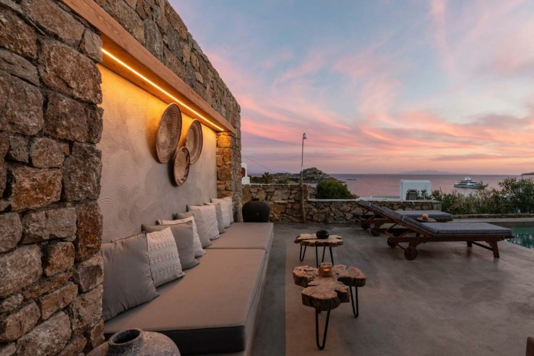 Trinity Mykonos - Villa & Beachfront Boutique Hotel