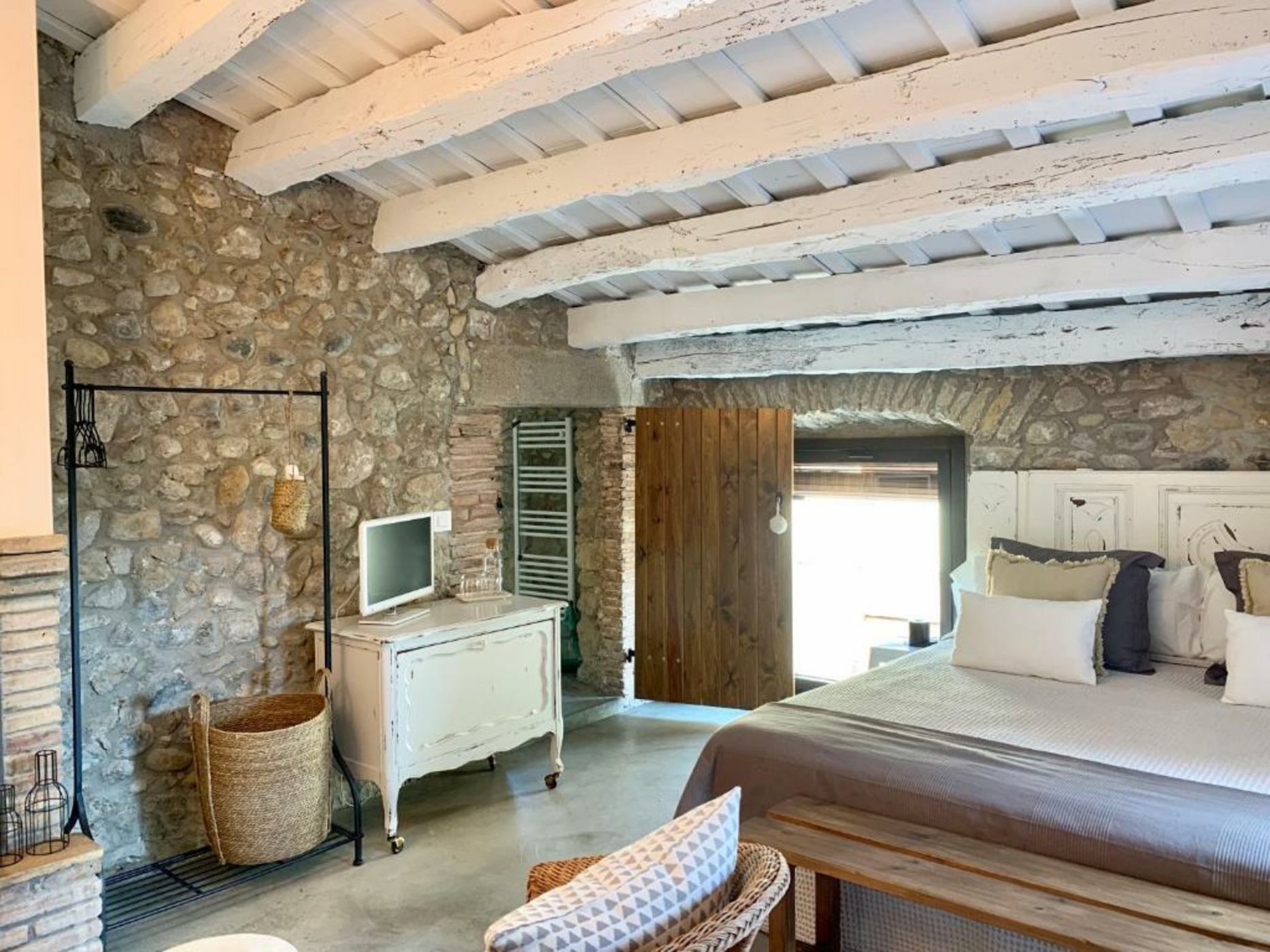 Cal Nou 9 - Adults Only