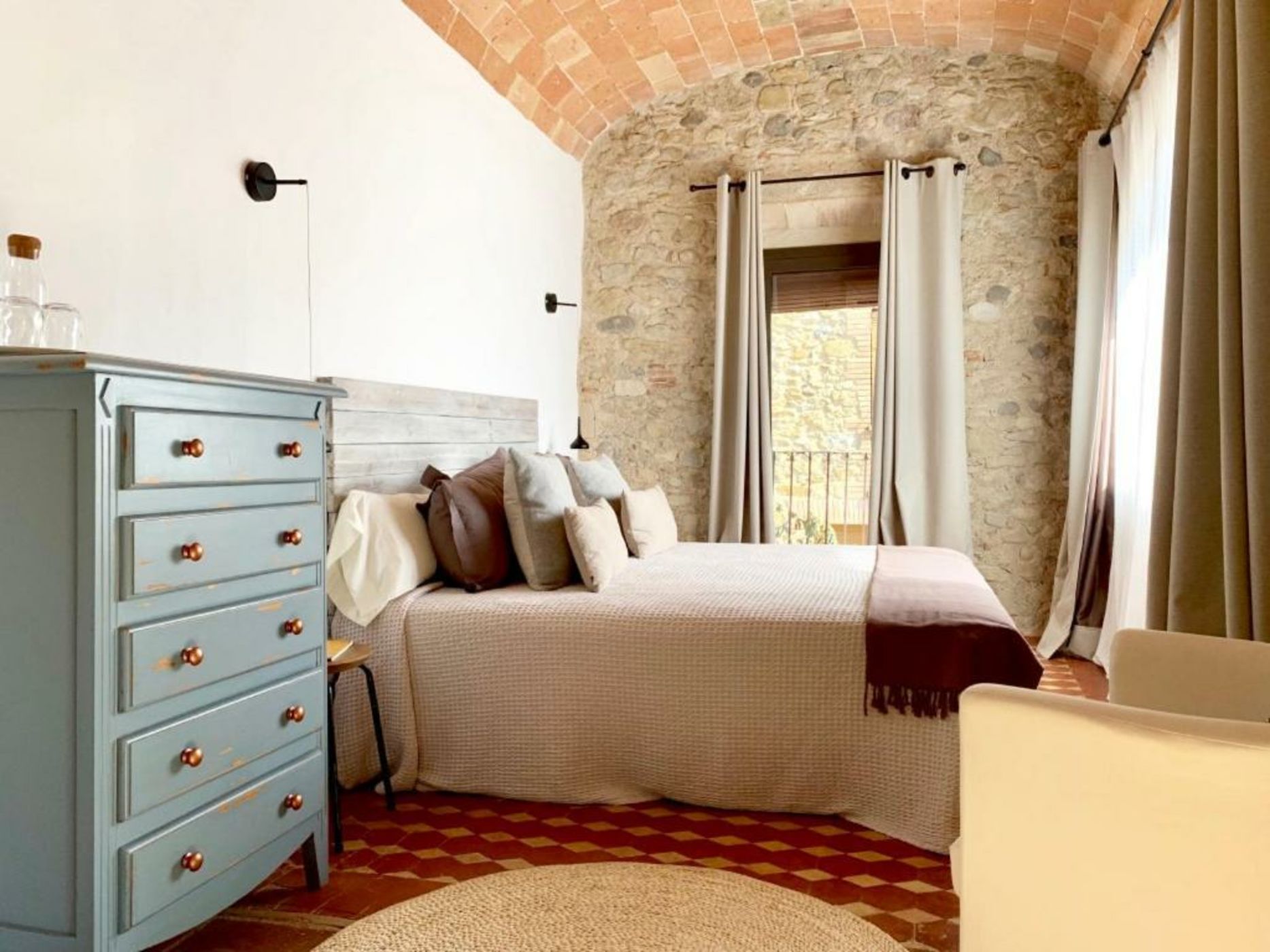 Cal Nou 9 - Adults Only