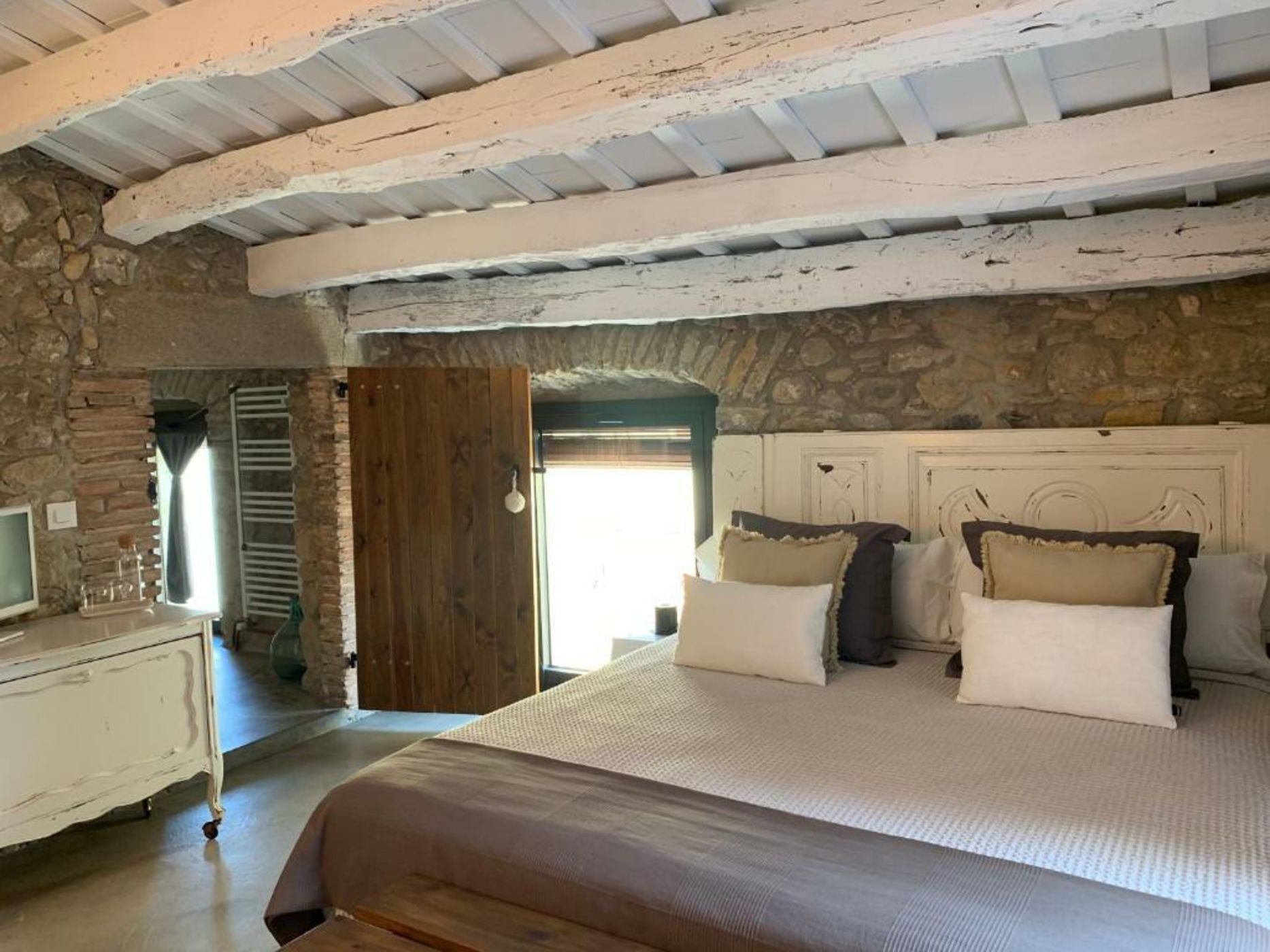 Cal Nou 9 - Adults Only