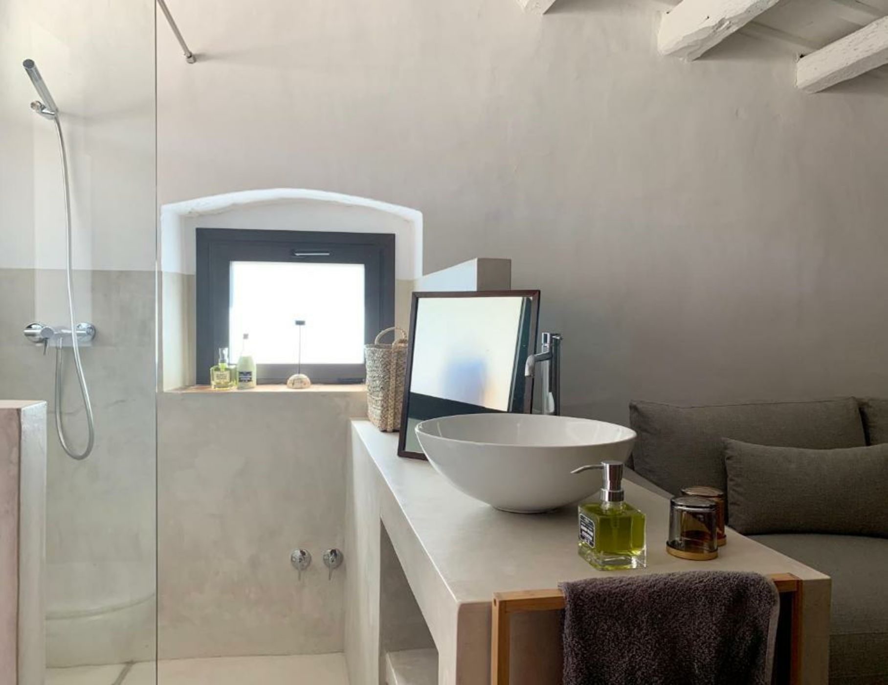 Cal Nou 9 - Adults Only