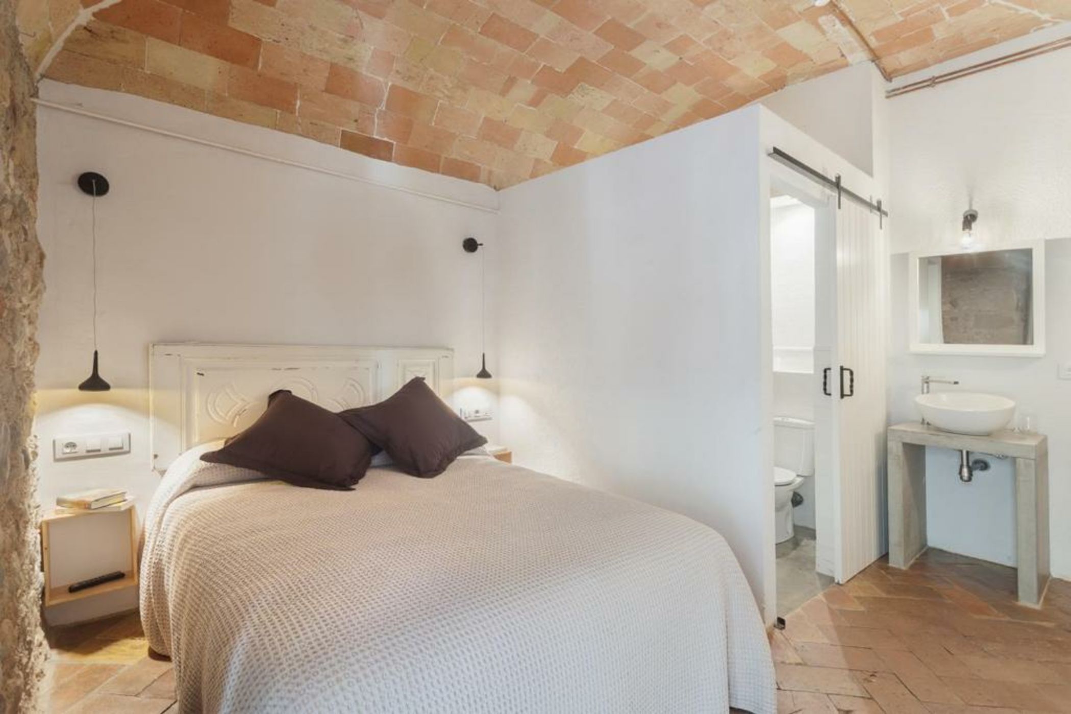 Cal Nou 9 - Adults Only