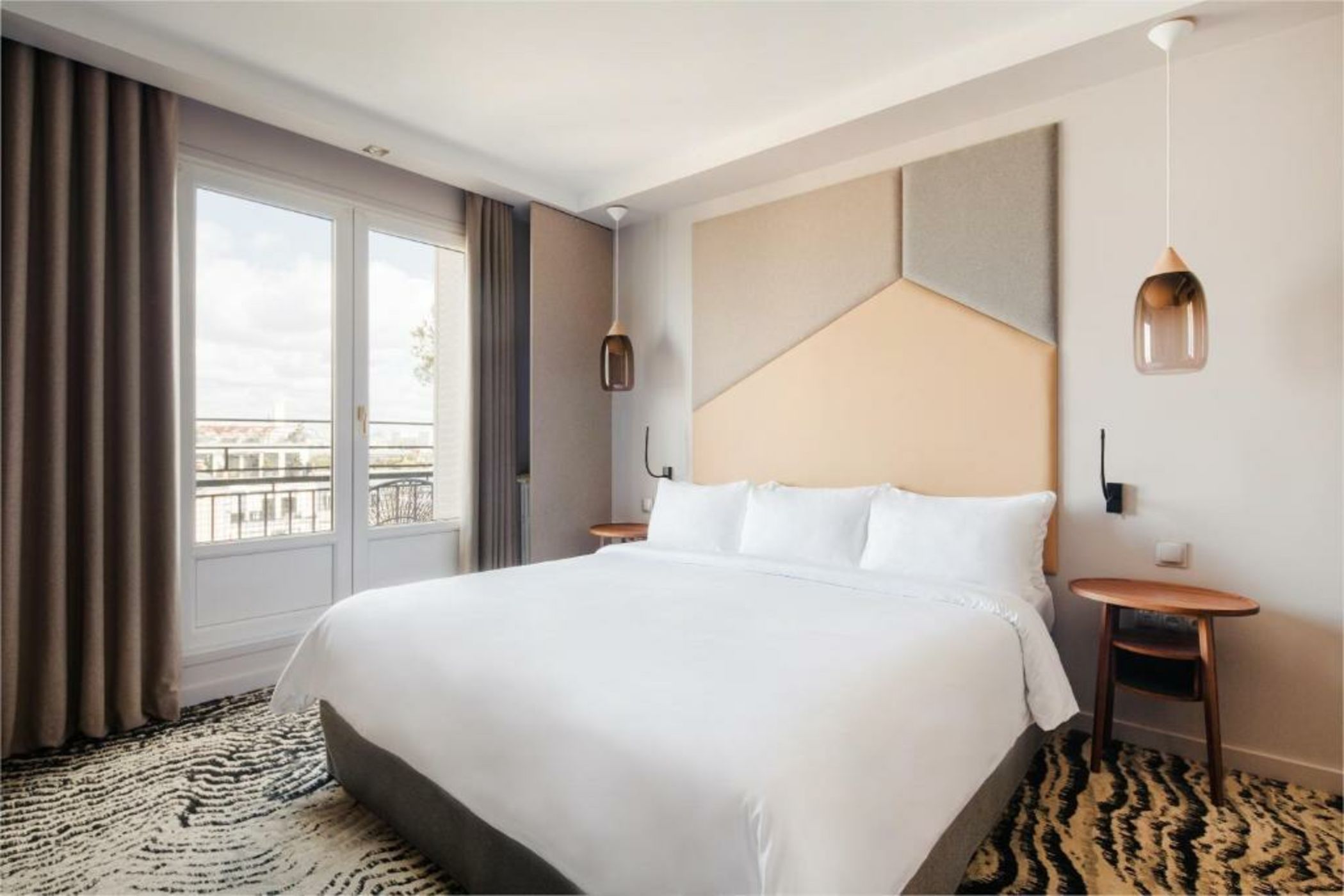 Sonder l Atala Champs-Élysées