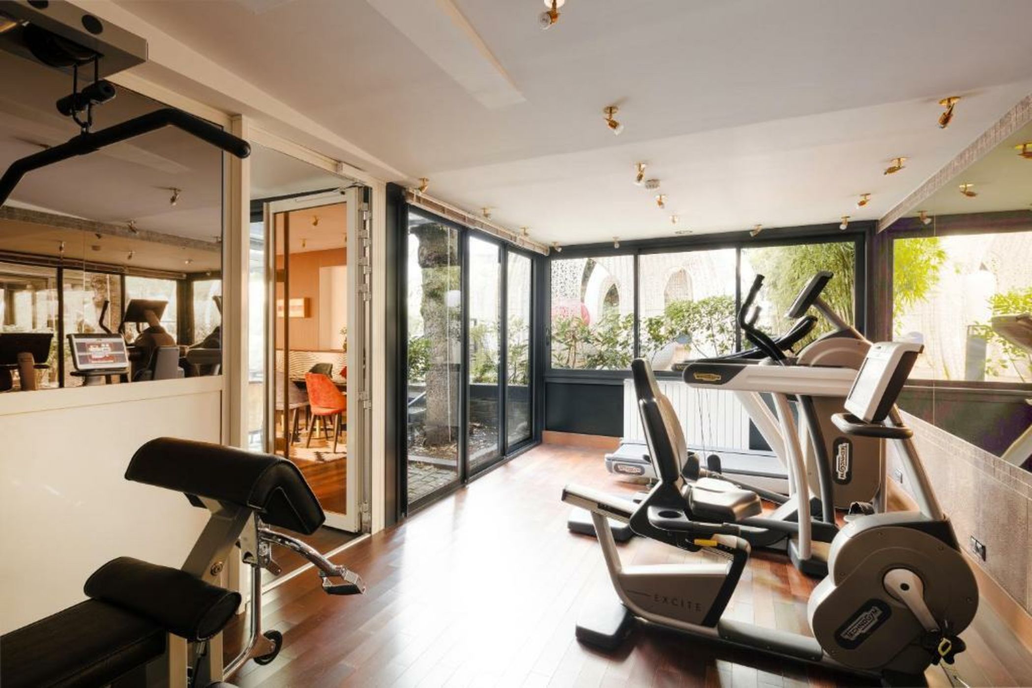 Sonder l Atala Champs-Élysées