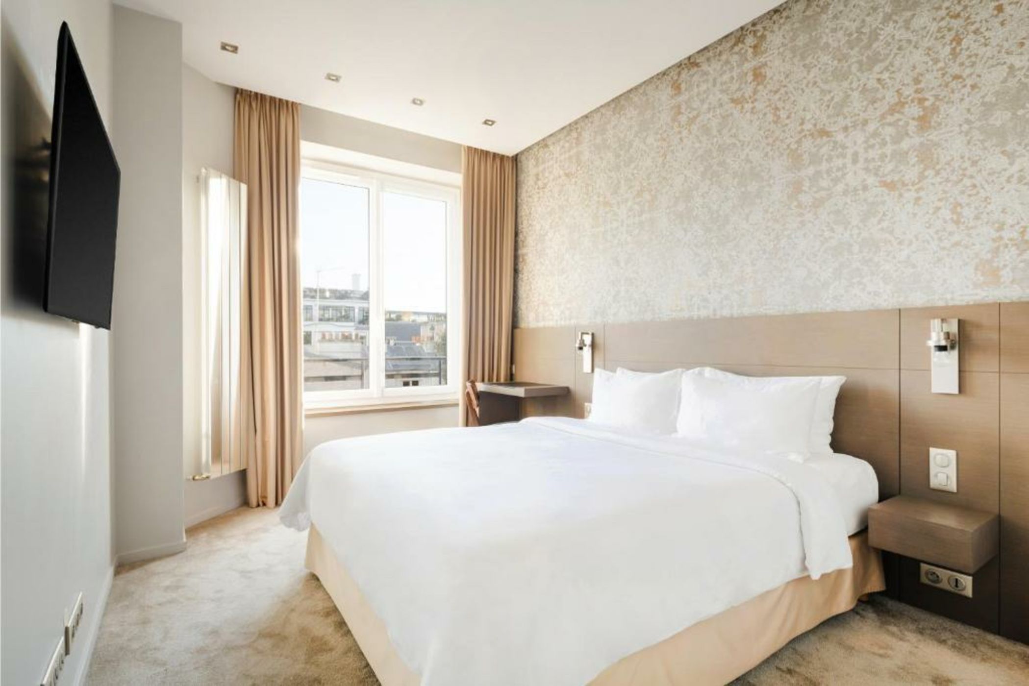 Sonder l Atala Champs-Élysées