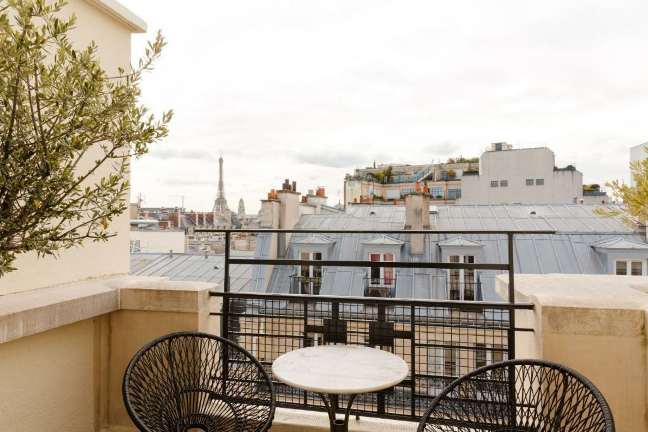 Sonder l Atala Champs-Élysées