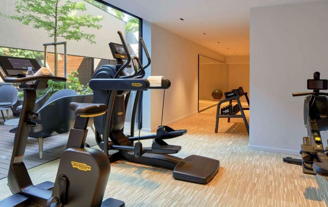 Technogym Bike: Riding Through Rome From My Spare Room