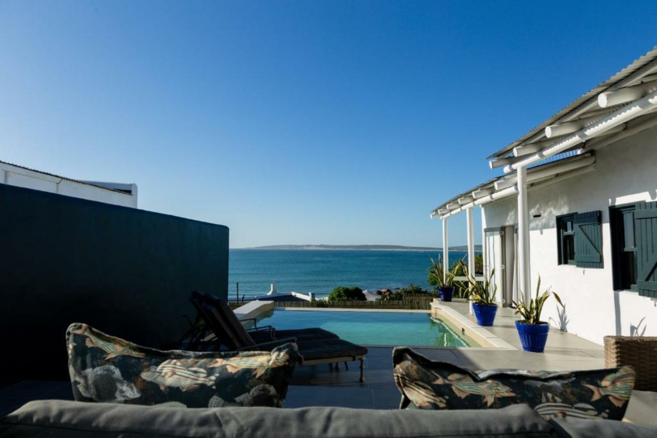 Abalone Hotel & Villa's