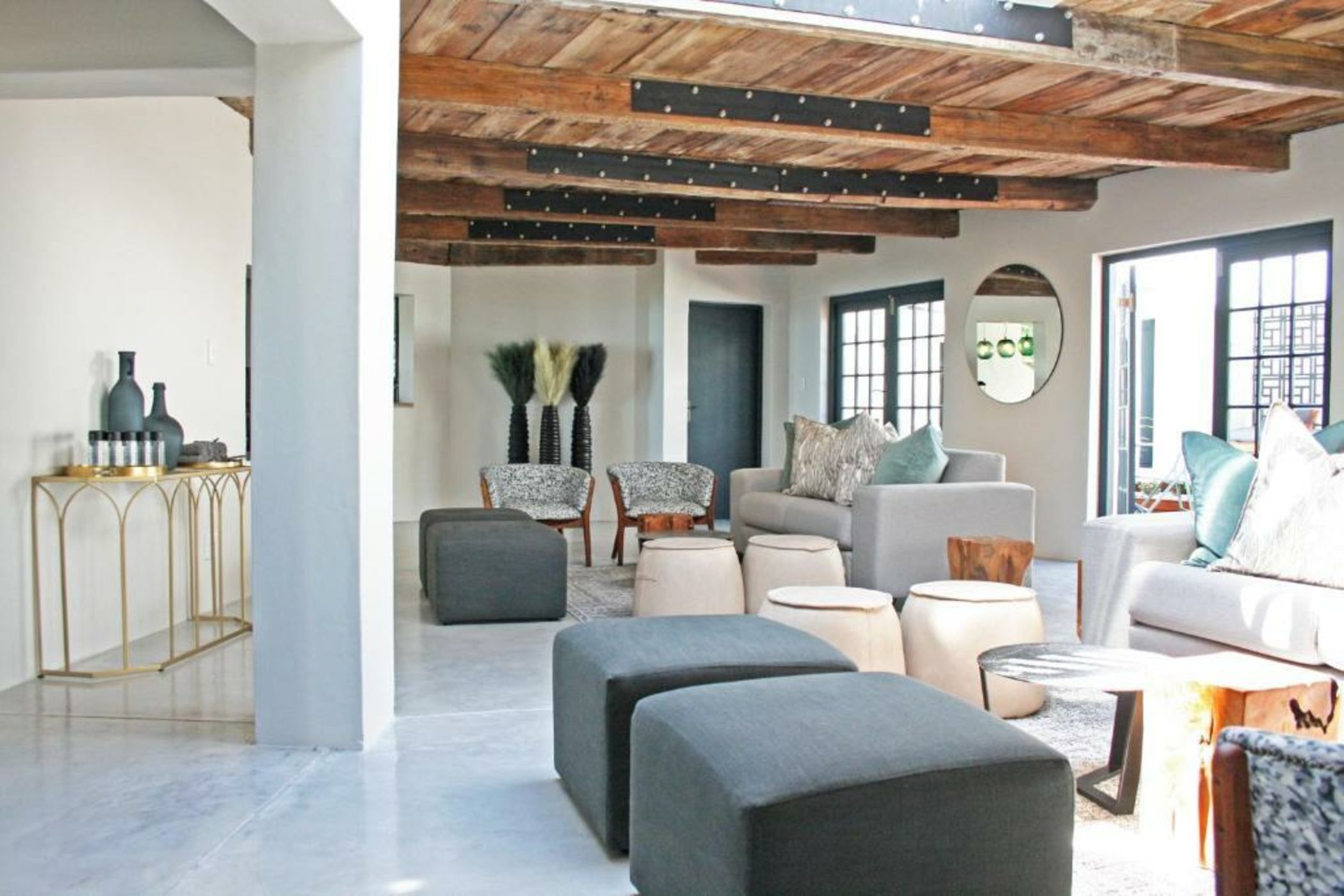 Abalone Hotel & Villa's