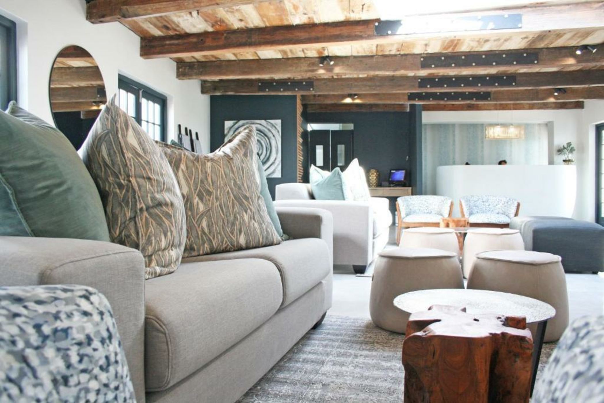 Abalone Hotel & Villa's