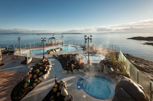 Oak Bay Beach Hotel