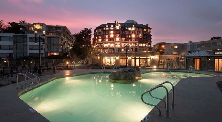 Oak Bay Beach Hotel