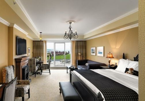 Oak Bay Beach Hotel