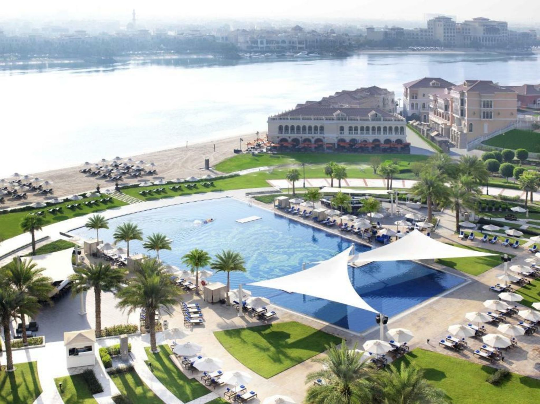The Ritz-Carlton Abu Dhabi, Grand Canal