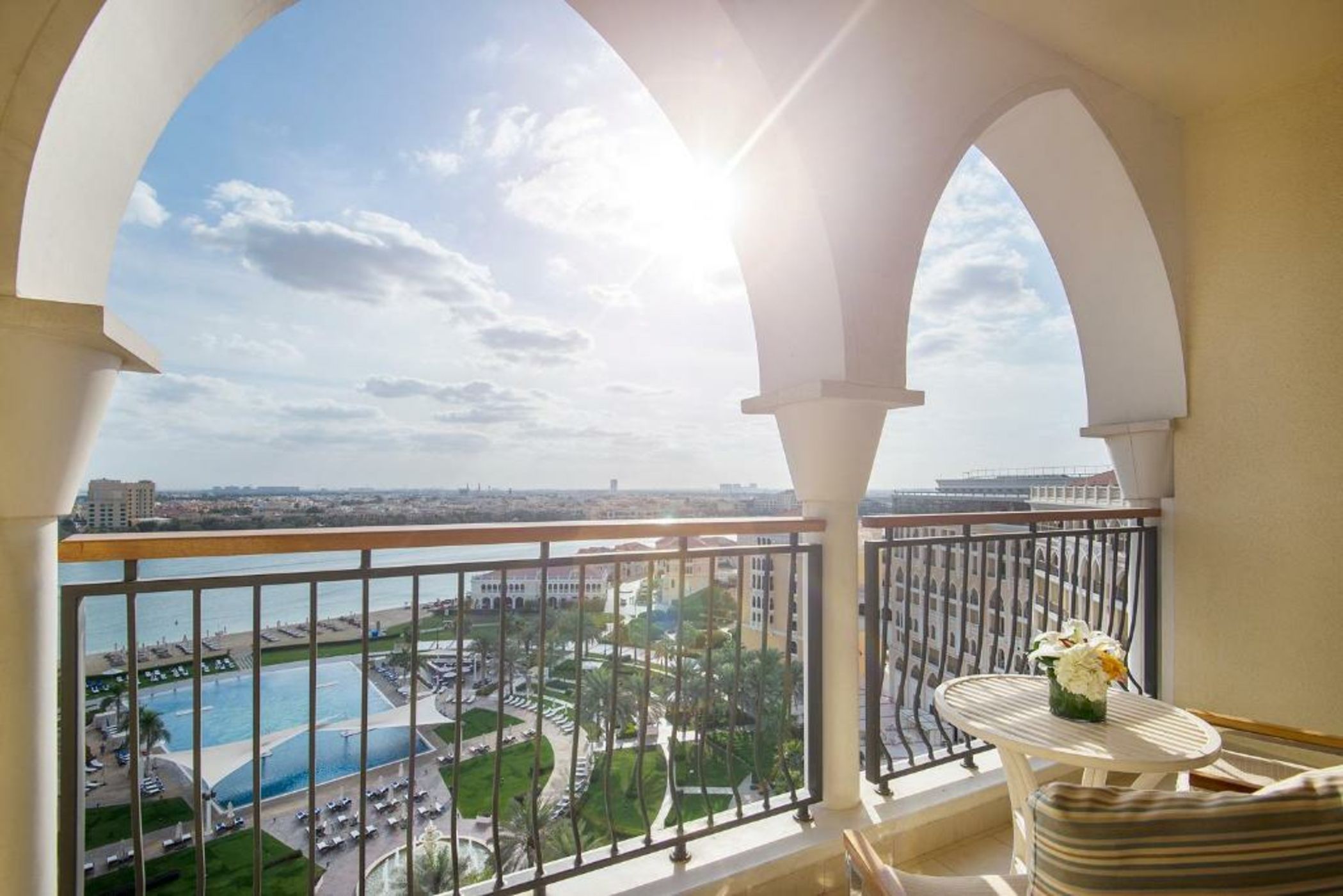 The Ritz-Carlton Abu Dhabi, Grand Canal