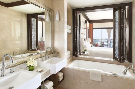 The Ritz-Carlton Abu Dhabi, Grand Canal