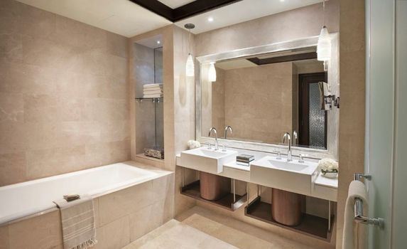 The Ritz-Carlton Abu Dhabi, Grand Canal