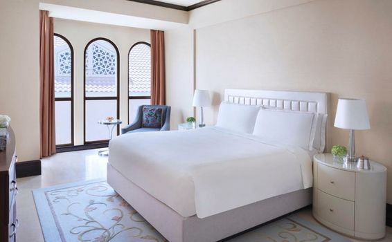 The Ritz-Carlton Abu Dhabi, Grand Canal