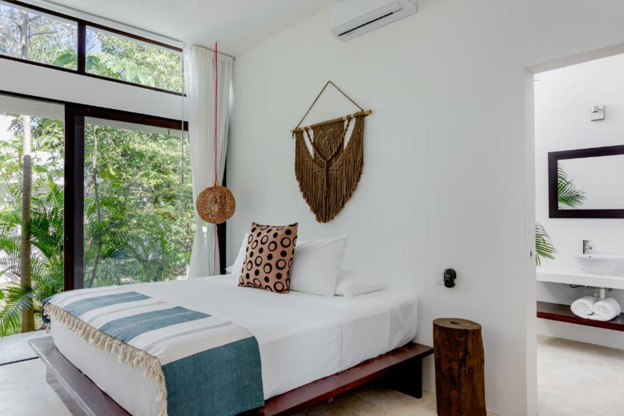 Jungle Lodge Boutique Hotel
