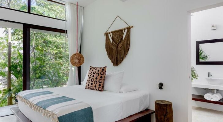 Jungle Lodge Boutique Hotel